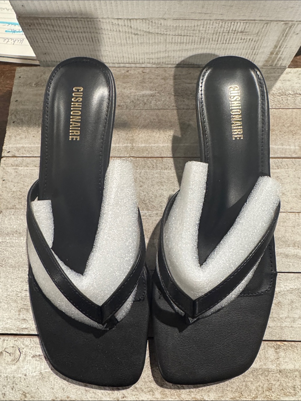 Womens new In Box Cushionaire Black Leather Thong Sandals - Slip-On Women’s Slid